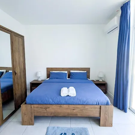 St Julians Penthouse Apartment *